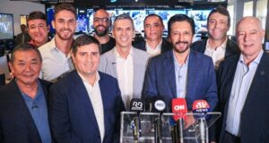 Prefeitos do CIOESTE visitam sede do Smart Sampa e discutem expansão do sistema para cidades da região