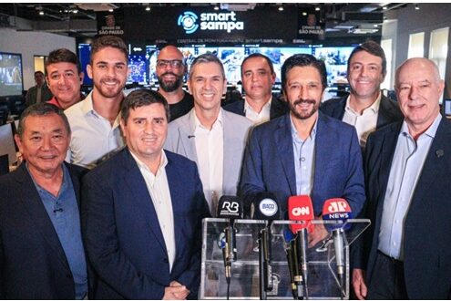 Prefeitos do CIOESTE visitam sede do Smart Sampa e discutem expansão do sistema para cidades da região
