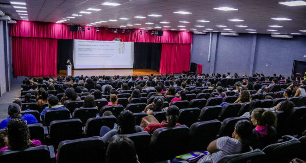 A iniciativa oferece suporte integral às gestantes, garantindo cuidados de saúde essenciais para mães e bebês
