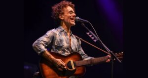 Nando Reis, ex-Titãs, será o penúltimo artista a se apresentar no Arraiá Barueri 2025.