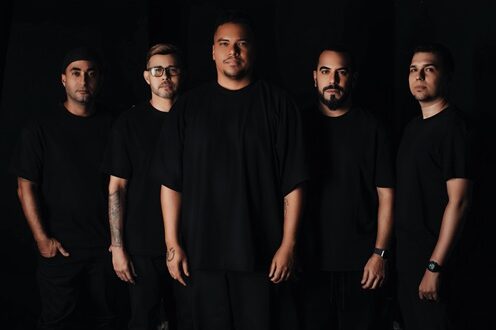 No palco, estarão Bruno Cardoso (voz), Cris Oliveira (percussão e vocal), Sérgio Jr. (violão e vocal), Vini (teclado) e Fred (percussão)