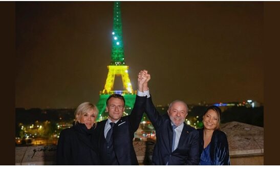 Homenagem com Torre Eiffel nas cores brasileiras encerra primeiro dia da visita de Estado de Lula à França