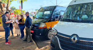Veículos que realizam o transporte escolar passam por vistoria de segurança