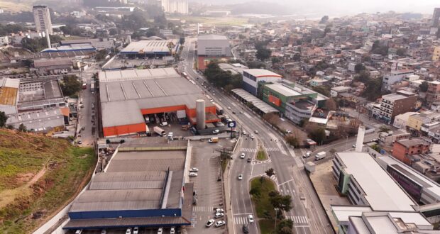 A Feira Noturna do Jardim Silveira volta à Av. Alziro Soares a partir de 11 de julho, após reunião entre secretarias e comércio.