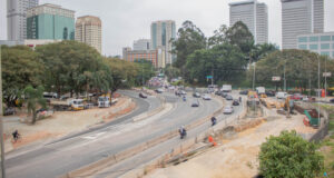 A mudança ocorrerá na Alameda Rio Negro, na altura do km 23, no acesso ao bairro de Alphaville, em ambos os sentidos