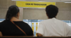 Casa do Trabalhador de Barueri oferece 28 vagas com salários de até R$ 3.200; maioria exige ensino médio completo.