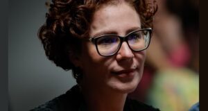Deputada Carla Zambelli é presa na Itália após ordem do STF e inclusão na lista vermelha da Interpol. Prisão ocorreu em Roma.