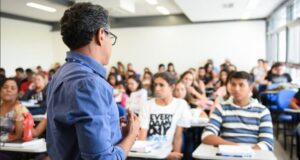 Governo eleva em 30% o limite do Fies para medicina, que passa a R$ 78 mil por semestre a partir do 2º semestre de 2025.