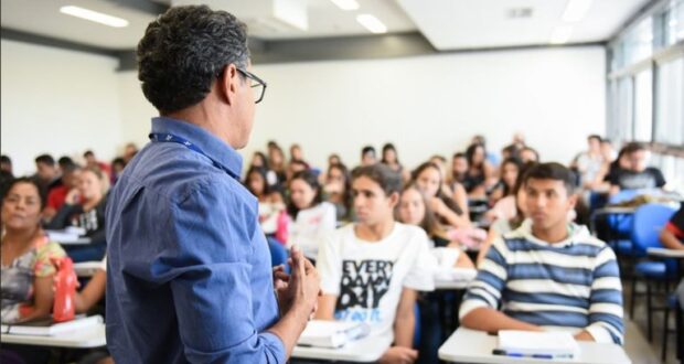 Governo eleva em 30% o limite do Fies para medicina, que passa a R$ 78 mil por semestre a partir do 2º semestre de 2025.