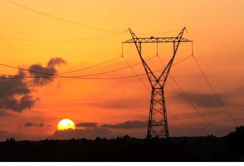 Para evitar que custos sejam repassados aos consumidores, a MP estabelece medidas como a definição de um teto para a Conta de Desenvolvimento Energético, fundo que financia políticas públicas no setor