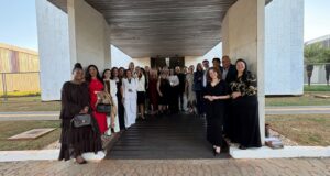Livro da Virada Feminina reúne histórias reais de mulheres que venceram traumas e violências; obra é publicada de forma independente.
