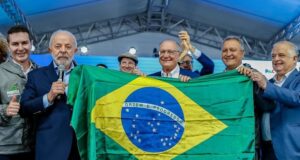 Lula lança em Osasco o Novo PAC Seleções 2025 com R$ 4,67 bi para urbanizar favelas em 49 comunidades de 32 municípios.