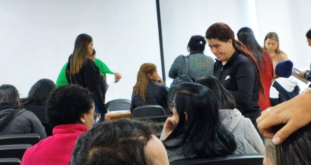 A Secretaria de Educação de Cotia começou a receber os candidatos aprovados em Processo Seletivo Simplificado. Auxiliares de classe também serão contratados