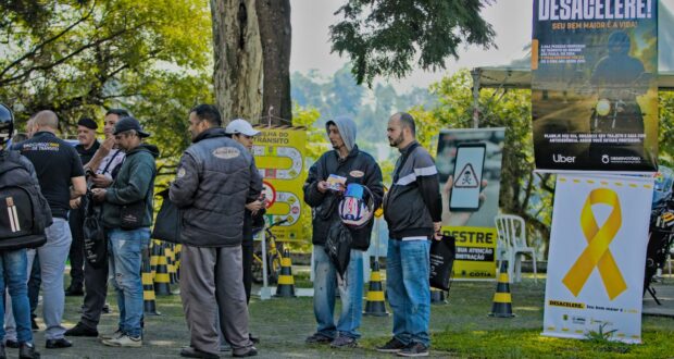 Cotia promove ação educativa no Dia do Motociclista para prevenir acidentes e valorizar a vida sobre duas rodas.