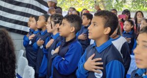 Cotia confirma novas turmas do Projeto Educando no 2º semestre com foco na prevenção às drogas e à violência nas escolas públicas.