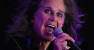 Morre o cantor Ozzy Osbourne, aos 76 anos Ex-vocalista do Black Sabbath, o cantor Ozzy Osbourne morreu nesta terça-feira (22/7). Ele estava com a família e “cercado de amor”