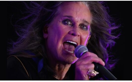 Morre o cantor Ozzy Osbourne, aos 76 anos Ex-vocalista do Black Sabbath, o cantor Ozzy Osbourne morreu nesta terça-feira (22/7). Ele estava com a família e “cercado de amor”