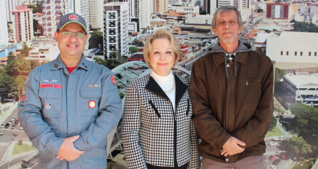 Programa Nossa História homenageia bombeiros e a memória do emancipador Guido Collino. Ex-secretária municipal de Educação, Magali Aragoni, também foi homenageada