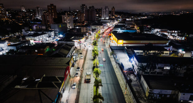 Prefeito de Osasco entrega nova iluminação na Av. Transversal Norte, com 152 luminárias instaladas em 4 km na zona Norte da cidade.
