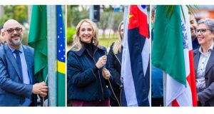 Evento da Prefeitura de Osasco homenageia autoridades no hasteamento das bandeiras em frente ao Paço Municipal.