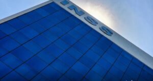 Cerca de 1,6 milhão de aposentados e pensionistas receberam ressarcimentos por descontos ilegais em benefícios do INSS.