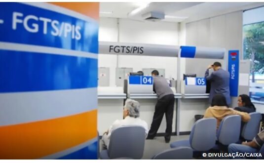 Trabalhadores nascidos em novembro e dezembro já podem sacar o abono do PIS/Pasep 2025 pelo Portal Gov.br.