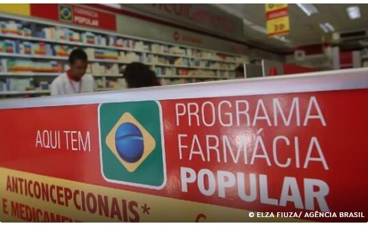 Ministério da Saúde descredencia 9.180 farmácias do Programa Farmácia Popular após retomada de renovação anual obrigatória.