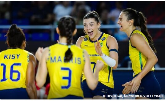 Brasil vence Porto Rico por 3 a 0 e garante liderança do Grupo C no Mundial de Vôlei em Chiang Mai, já classificada às oitavas.