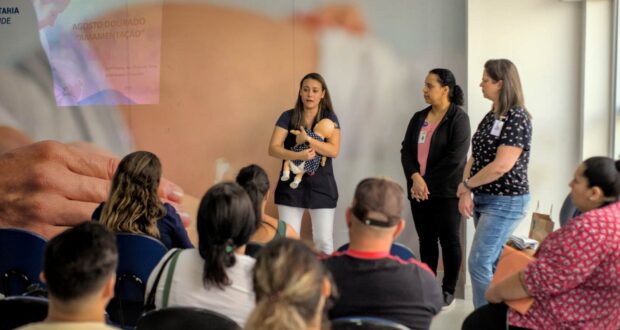 Gestantes participaram de palestra sobre aleitamento materno com equipe do Banco de Leite do Hospital Regional de Cotia.