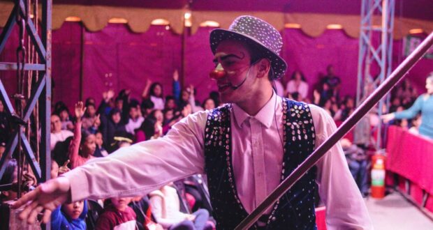 Alunos da rede municipal assistem gratuitamente a apresentações no circo no Jardim Adelina, em parceria com Educação e Cultura.