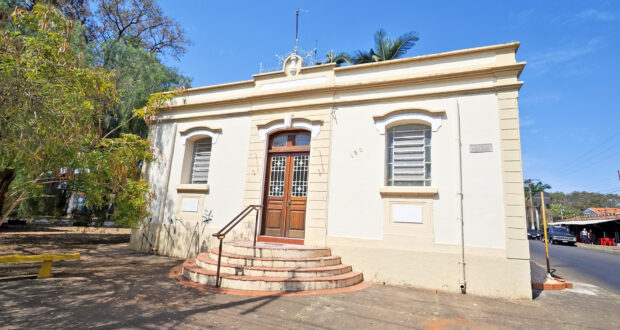 Antiga cadeia de Mogi Guaçu recebe pintura, novo piso, forro de drywall e melhorias nos sanitários, incluindo acessibilidade PNE.
