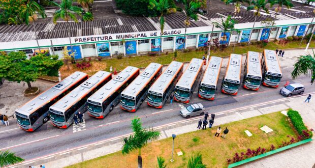 Prefeitura de Osasco entrega 10 ônibus novos para a frota da Viação Osasco. Veículos foram apresentados em frente ao Paço Municipal.