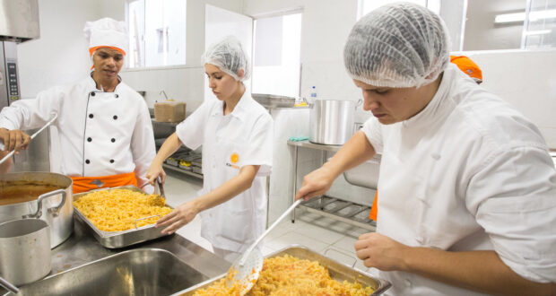 Restaurantes Bom Prato da capital servem refeições especiais nesta sexta (8) em homenagem ao Dia dos Pais e às famílias paulistanas.