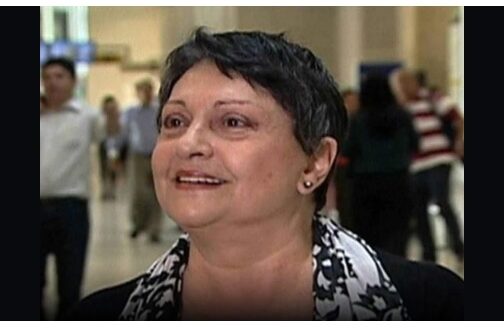 A jornalista e locutora Íris Lettieri, conhecida como ‘Voz do Galeão’, faleceu aos 84 anos, deixando legado no rádio e aeroporto.
