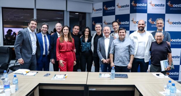 CIOESTE realiza Assembleia de Prefeitos com presença da secretária Natália Ávila, especialista em Direito, Engenharia e Contabilidade.