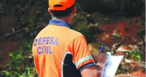 Com a chegada da primavera, Barueri recebe alerta da Defesa Civil sobre chuvas intensas, riscos de enchentes e ventos fortes.