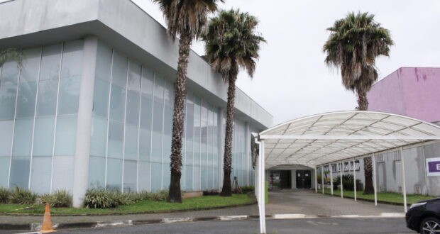 Evento da Prefeitura de Barueri em 25/9 ajuda alunos do 3º ano a conhecer carreiras e escolher caminhos profissionais.