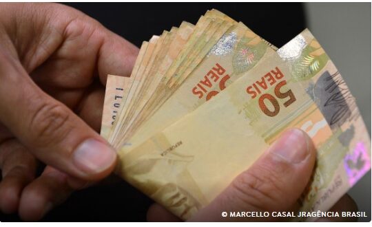 O Copom decidiu manter a taxa Selic em 15% após reunião de dois dias entre o presidente e diretores do Banco Central.