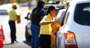 Estudo da Abramet indica que transportar crianças no meio do banco traseiro aumenta em 24% a segurança durante viagens.