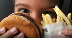 Uma em cada cinco crianças no mundo está acima do peso. Segundo o Unicef, 188 milhões têm obesidade, superando a desnutrição infantil.
