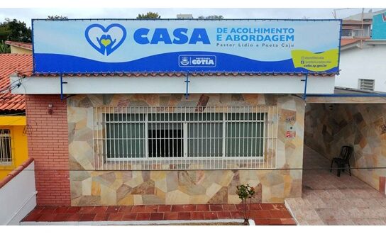 Cotia inaugura Casa de Acolhimento no Parque Bahia, oferecendo apoio, refeições, higiene e atendimento a pessoas em situação de rua.