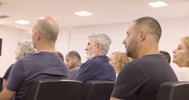 Cotia promove a 1ª edição do Conexão Empreendedora em 24/9, com palestras, networking e linhas de crédito. Inscrições gratuitas.