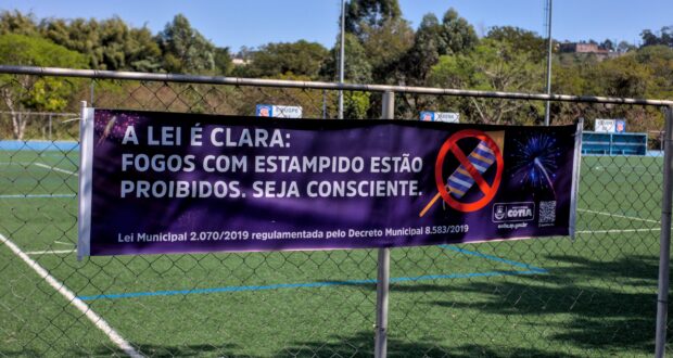 Prefeitura de Cotia conscientiza sobre a lei que proíbe fogos barulhentos, protegendo autistas, idosos, animais e o meio ambiente.