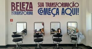 Prefeitura de Cotia inaugura escola de capacitação em beleza e estética, oferecendo cursos gratuitos para a população.
