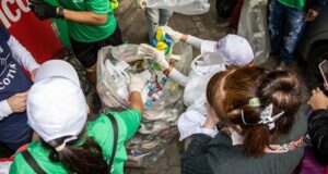 Prefeitura de Cotia confirma participação no Dia Mundial da Limpeza promovendo conscientização sobre descarte correto e sustentabilidade.