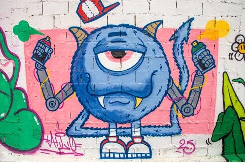 Grupo de artistas cria mural de grafite no Ecoponto Parque São George, em Cotia, tornando o espaço mais acolhedor e atrativo.