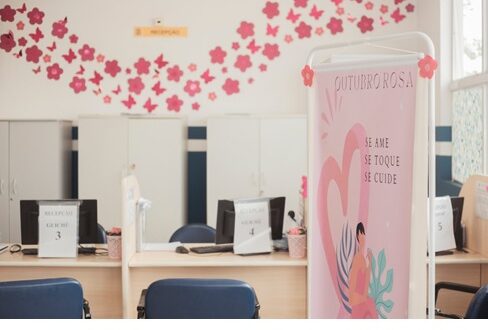 Cotia realiza ações do Outubro Rosa com exames de mamografia, Papanicolaou e atualização vacinal nos sábados de outubro.