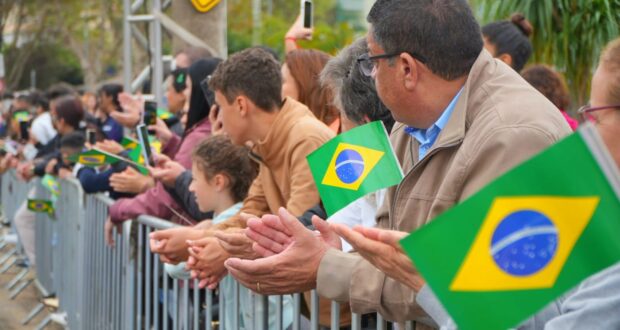 São Roque realiza novamente o Desfile Cívico de 7 de Setembro, promovido pela Prefeitura e órgãos da cidade.