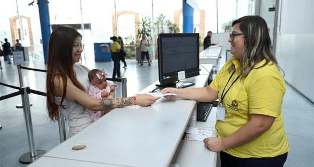 Cidadãos de todas as idades podem solicitar a CIN nos 245 postos do Poupatempo em SP. Primeira via gratuita para menores de 12 anos.