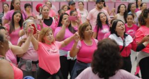 Prefeitura de Barueri lança Outubro Rosa 2025 com palestras, atividades físicas, rodas de conversa e ações de saúde.